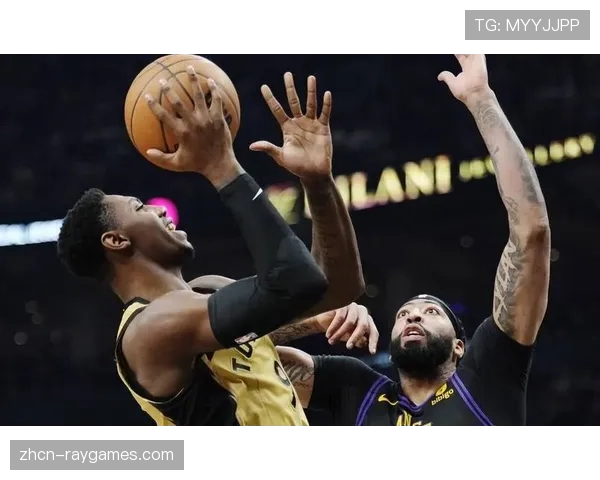 湖人猛龙国际对决，詹姆斯与巴恩斯全明星碰撞