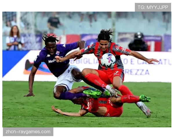 克雷莫内塞主场烟火干扰比赛，球员安全无碍赛程继续