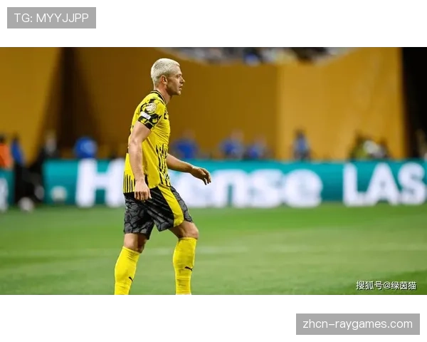 争议瞬间:多特蒙德进球因越位毫米级被VAR判罚无效 争议瞬间:多特蒙德进球因越位毫米级被VAR判罚无效